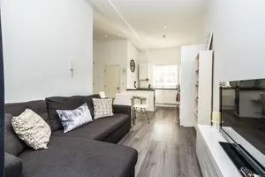 Image of Modern 3BD House Near Heathrow and Tube Station