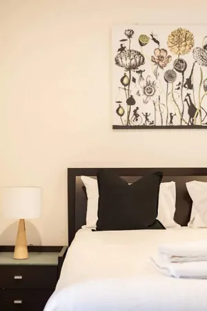 Image of Bright 1 Bedroom Apartment in St Kilda