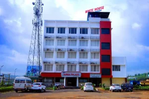 Image of Hotel White House