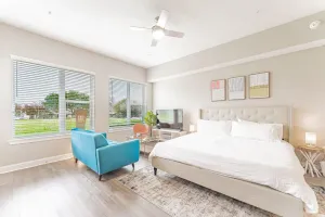 Image of Luxe King Bed Studio Fast Wifi 8 Min to Downtown