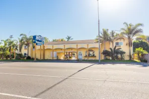 Image of Colonial Pool & Spa Motel