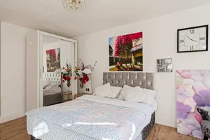 Image of Beautiful Studio W/patio Near London Bridge