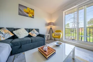 Image of Ash View Place 4 -heathrow - Thorpe Park - Free Parking