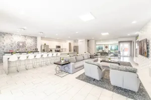 Image of Luxury home for 30 guests just 10 minutes from Dis