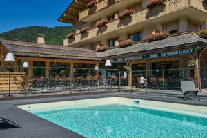 Image of Hôtel-Chalet Les Ecureuils Restaurant, Piscine, Jardin Garage