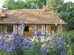 Image of Traditional house with garden in Dampsmesnil