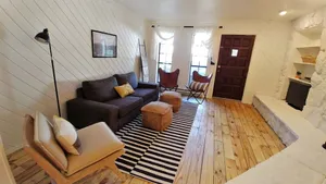 Image of Claim_jumper_townhouse_15