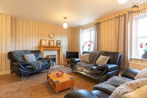Image of Captivating & Comfy 3 Bed Home 2Parking