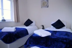 Image of Room for a few at H-Cue