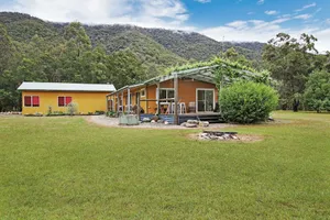 Image of Feathertop Views