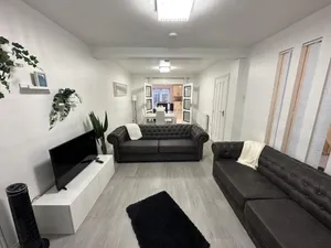 Image of Comfortable and Stylish 3BD House in Luton