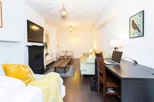 Image of Contemporary 2BD Garden Maisonette Near Angel