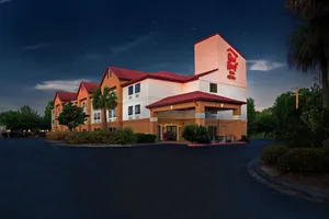 Image of Red Roof Inn & Suites Savannah