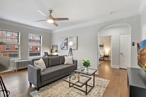 Image of Adorable 1BR Apt in Evanston with Onsite Laundry - Elmwood 105