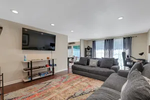 Image of Beautiful Home With Private Hot Tub Close To Everything 4 Bedroom Residence by Redawning