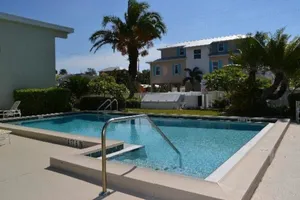 Image of Palm Cay 4