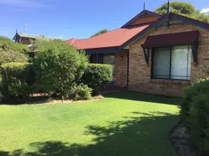 Image of Bussel Retreat Wifi, Family Friendly, Beach