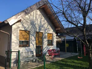 Image of Knusperhaus mit Garten