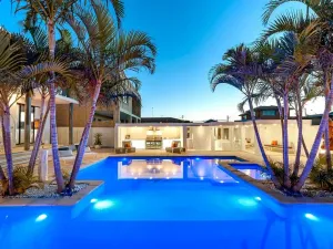 Image of Luxurious Resort Living House