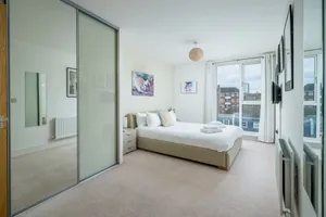 Image of JOIVY Gorgeous 2 Bed Flat W Desk In Wandsworth