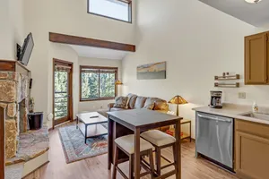 Image of Cozy Wildernest Loft At The Top Of Buffalo Mountain 1 Bedroom Condo by Redawning