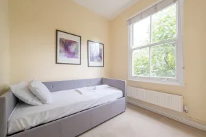Image of Lovely 2 Bedroom Apartment With Great Transport Links