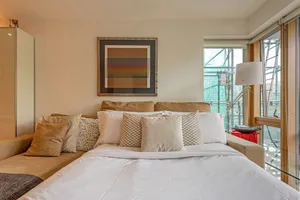 Image of Bright 1 Bedroom Apartment Near London Bridge With Balcony