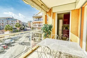 Image of Beautiful 2 bed Apartment Only 50m From the Beach!