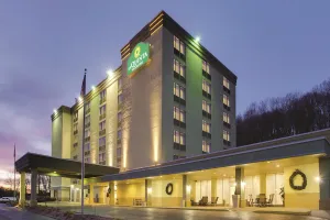 Image of La Quinta Inn & Suites Pittsburgh North - McKnight