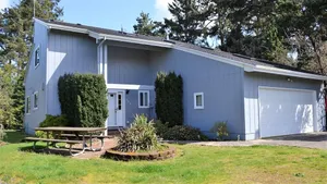 Image of 652 4th St