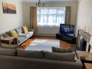 Image of Large Detached House With off Street Parking Close to Heathrow