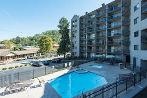 Image of Stylish 1BR Free Attraction Tix Views!