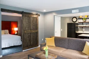 Image of Cloverleaf Suites Columbus