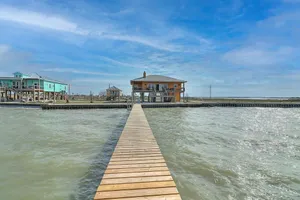 Image of Egery Island Dream 4 Bedroom Home by RedAwning