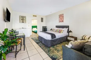 Image of Walk to the beach, Studio, Pool AND FREE Parking