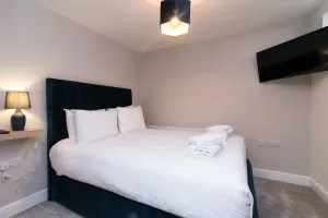 Image of The Hollows Sleek and Stylish 1Bed
