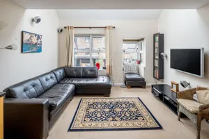 Image of Beautiful 2bed House 6mins to Tube 2mins to Thames