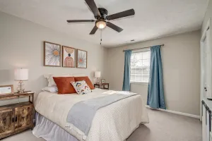 Image of River Oaks 12-i