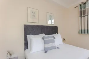 Image of Spacious 2 Bedroom Apartment Near Hampstead Heath