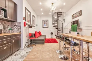Image of Urban Flat 55 - ATELIER MARILYN MONROE
