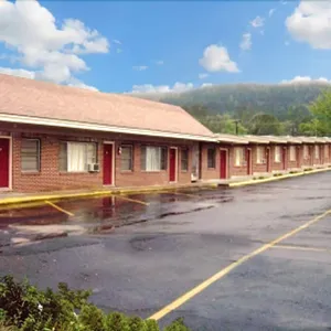 Image of Shamrock Motel Hot Springs