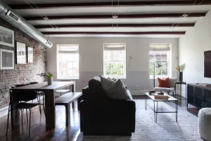 Image of Stunning Old City 2 Bedroom - Elevator, Bay Windows