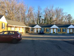 Image of Red Carpet Inn, Alexandria