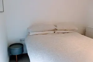 Image of 1 Bedroom Apartment With Free Parking Sleeps 2 in City Centre
