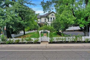 Image of Golden Dreams Inn