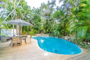 Image of Modern & Fashionable Apartment w/Pool and Garden