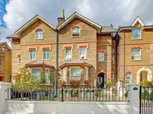 Image of Alluring Apartment in London Near Thames River