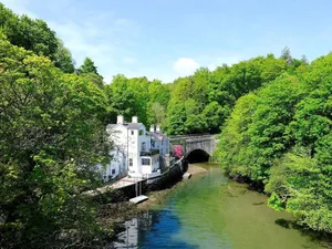 Image of Waterside - Luxury Menai Bridge Holiday Home - 4 Bed 4 Bath