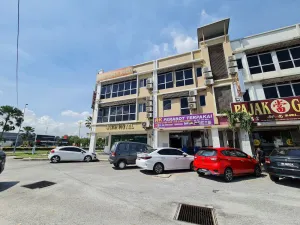 Image of OYO 90442 Newtown Star Hotel