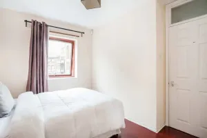 Image of Modern and Homely 2 Bedroom by Canary Wharf